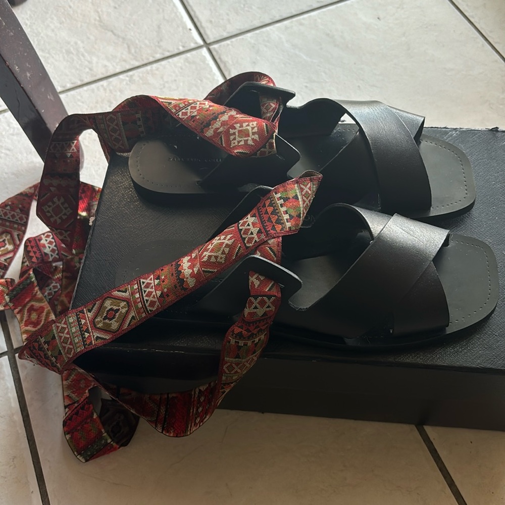 Zara leather sandals with interchangeable ribbons !